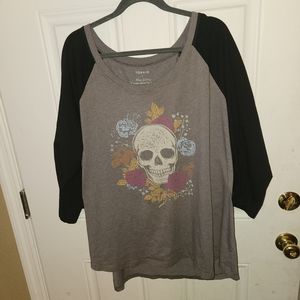 Torrid size 4 skull tshirt
